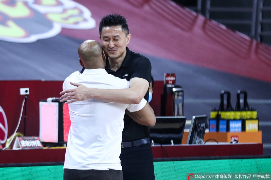 杜锋马布里相逢一笑泯恩仇