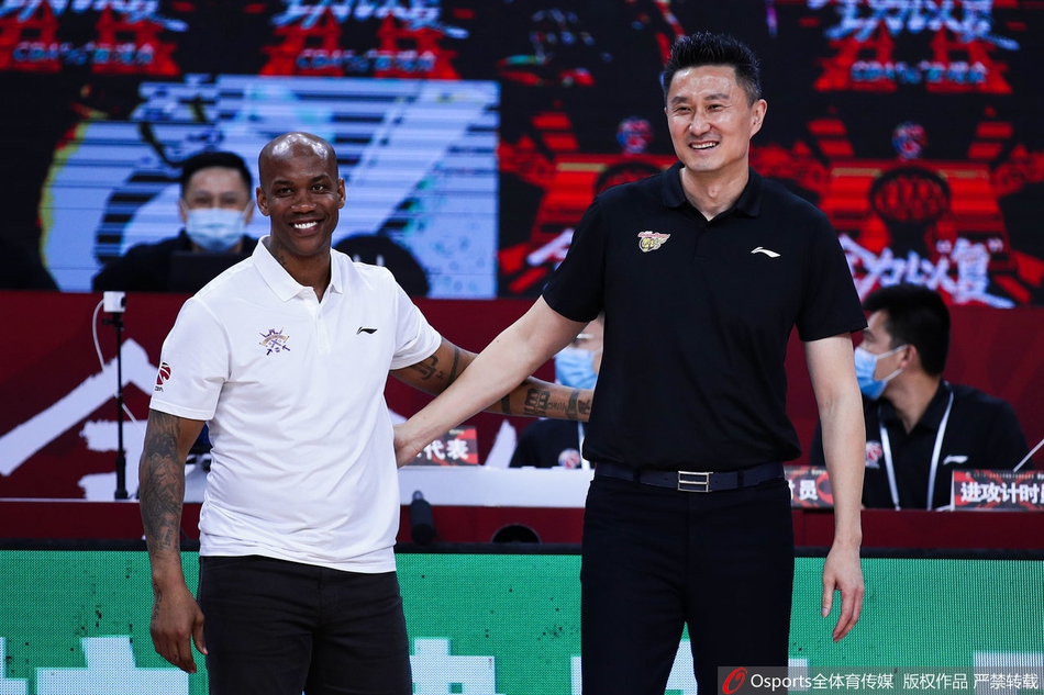 杜锋马布里相逢一笑泯恩仇