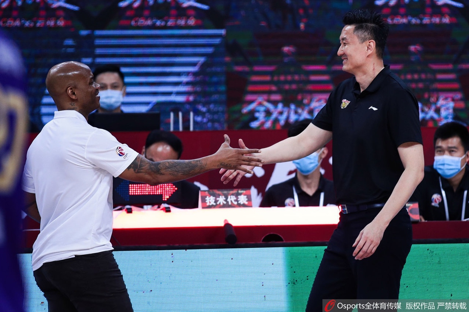 杜锋马布里相逢一笑泯恩仇