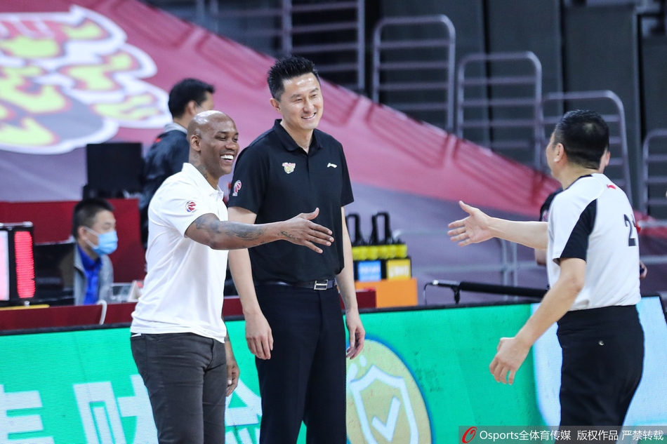 杜锋马布里相逢一笑泯恩仇