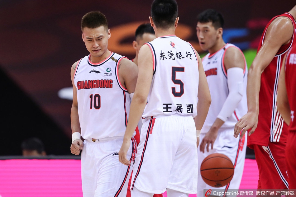 CBA复赛：广东114-111青岛