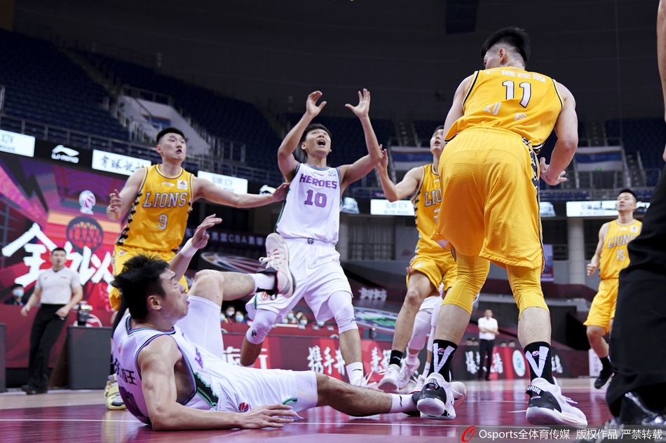 CBA复赛：山东84-100广厦