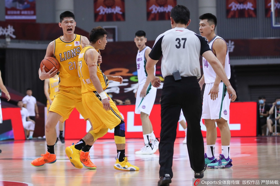 CBA复赛：山东84-100广厦