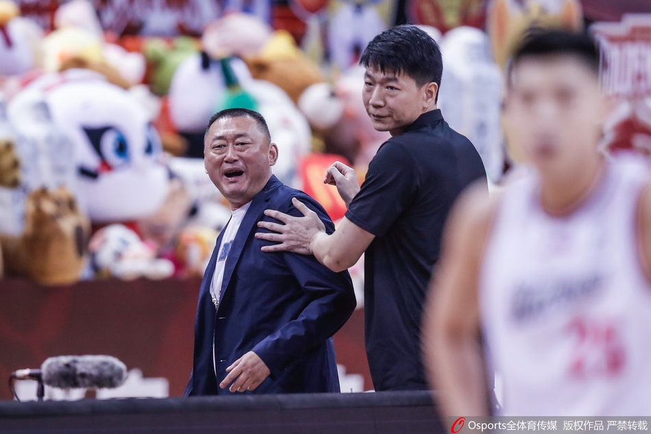 刘宏疆爆粗口被驱逐出场