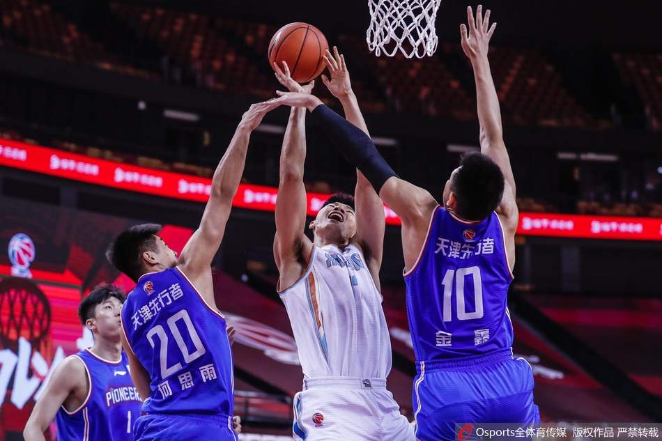 CBA复赛：新疆105-93天津