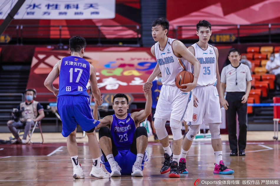 CBA复赛：新疆105-93天津