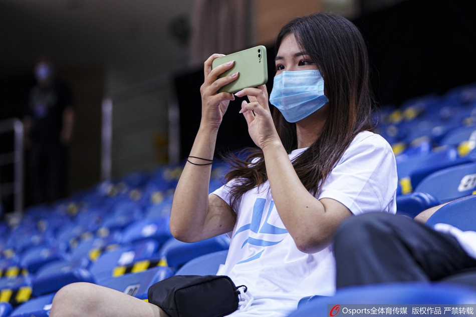 CBA复赛观众入场