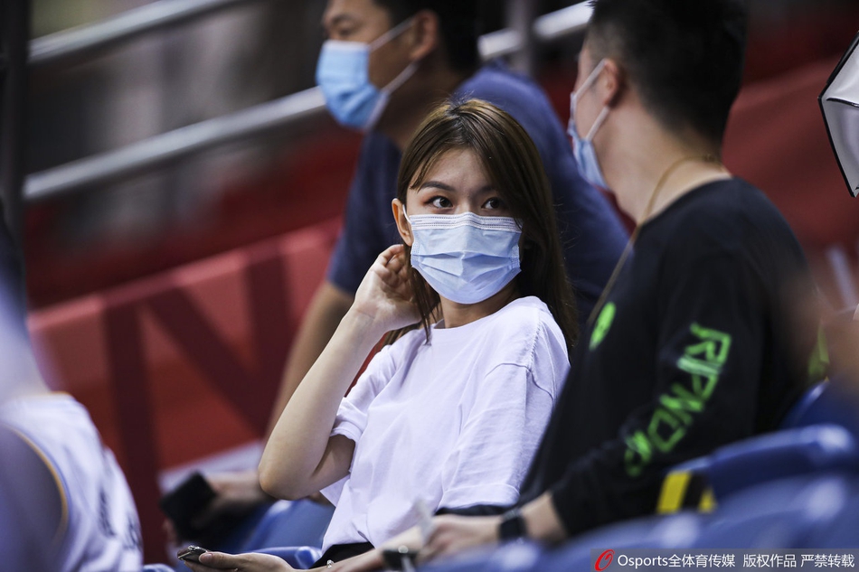 CBA复赛观众入场