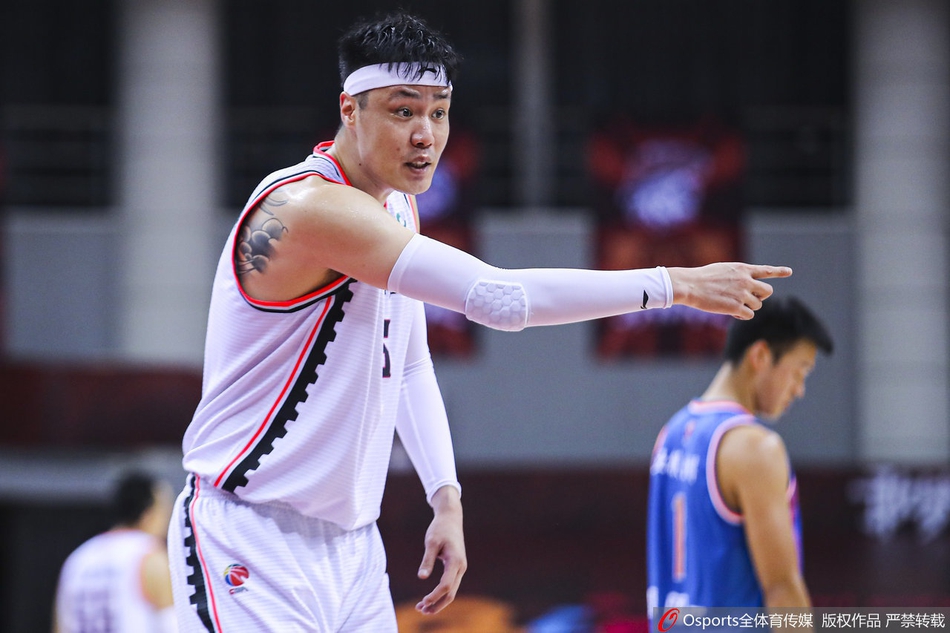 CBA复赛：辽宁126-79四川