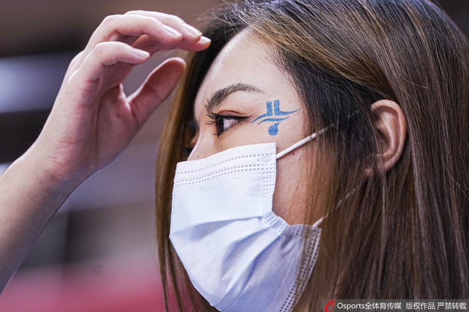 林书豪美女粉丝团看台助威