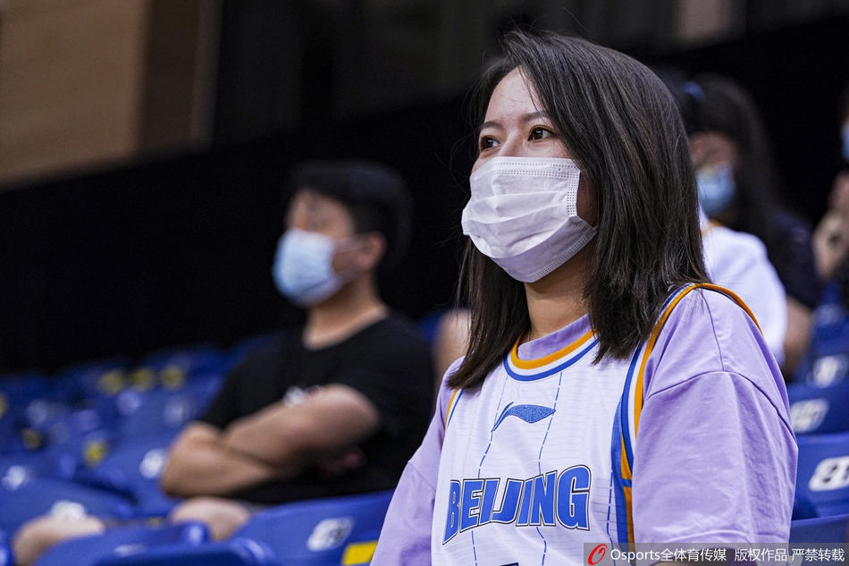 林书豪美女粉丝团看台助威