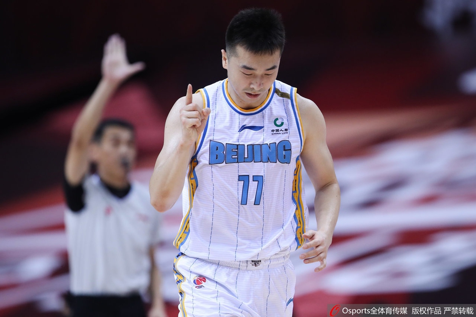 CBA季后赛1/4决赛：北京107-75福建