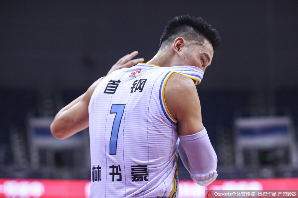 CBA季后赛1/4决赛：北京107-75福建