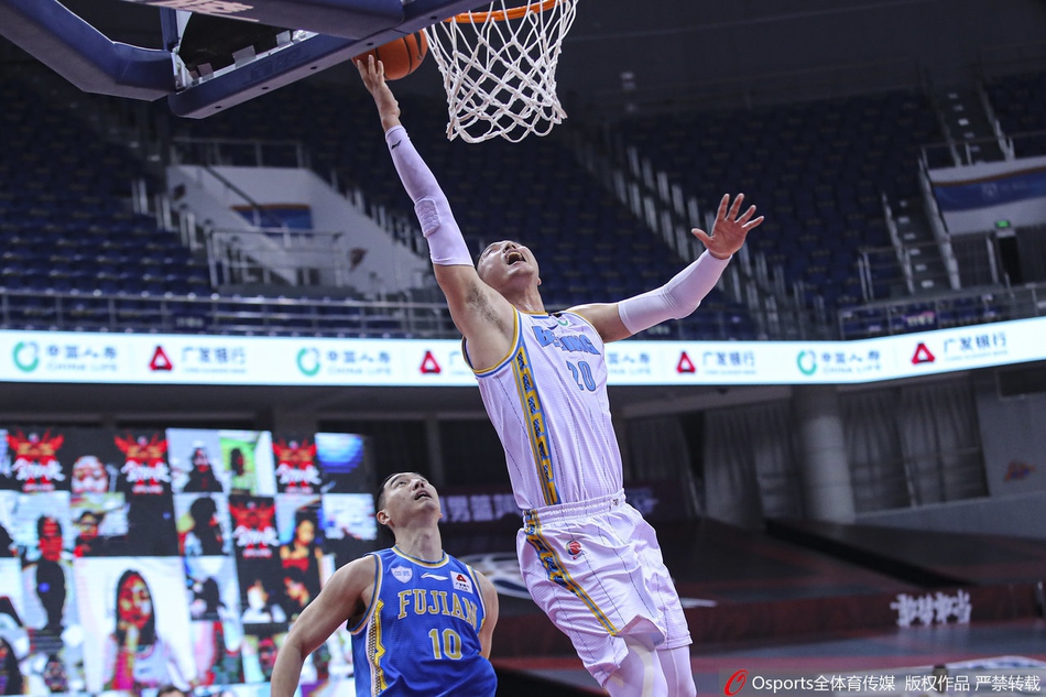 CBA季后赛1/4决赛：北京107-75福建