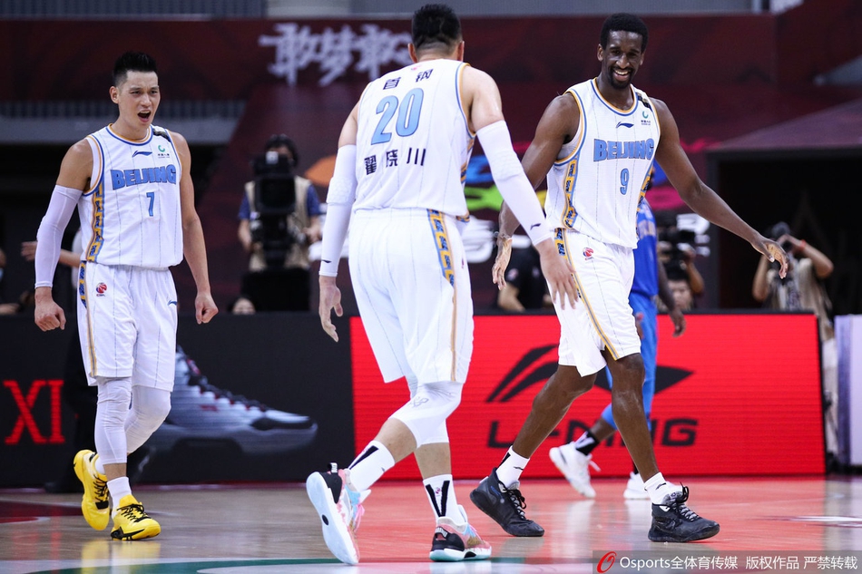 CBA季后赛1/4决赛：北京107-75福建