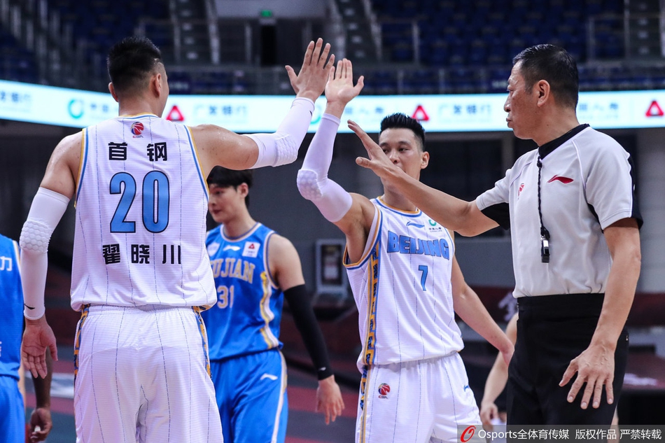 CBA季后赛1/4决赛：北京107-75福建