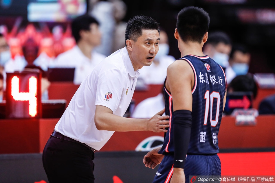 CBA半决赛:北京90-86广东