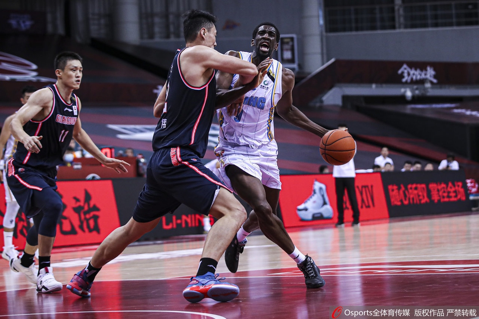CBA半决赛:北京90-86广东