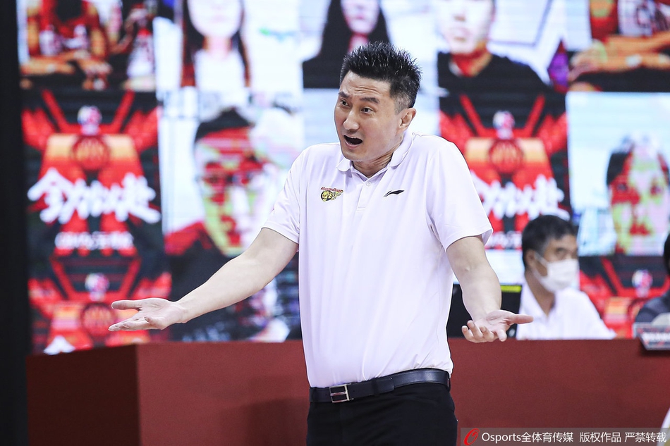 CBA半决赛:北京90-86广东