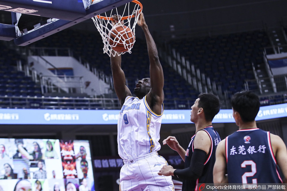 CBA半决赛:北京90-86广东