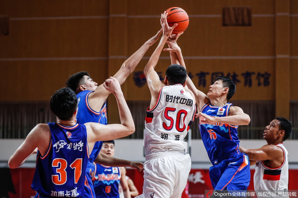 CBA联赛第1轮：广州97-102新疆