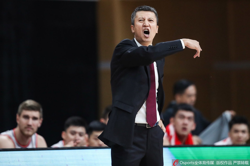 CBA联赛第1轮：广州97-102新疆