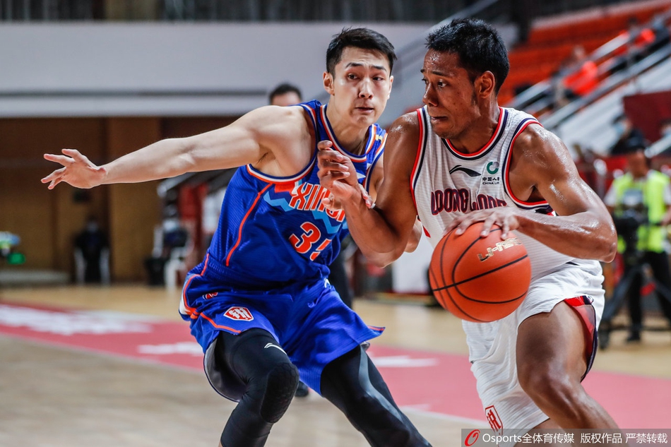 CBA联赛第1轮：广州97-102新疆