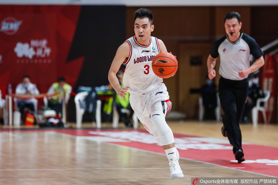 CBA联赛第1轮：广州97-102新疆