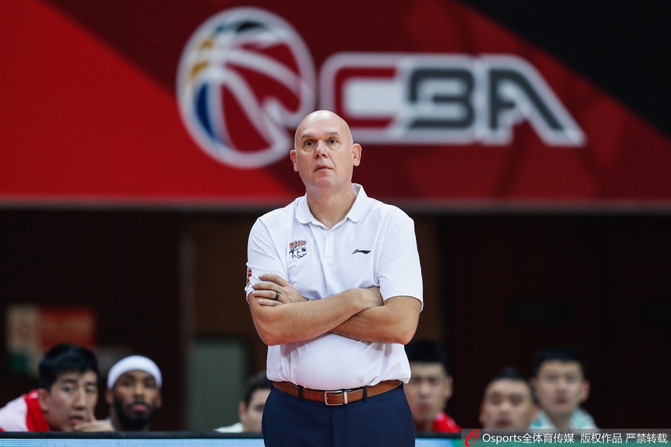 CBA第4轮：上海99-102北京