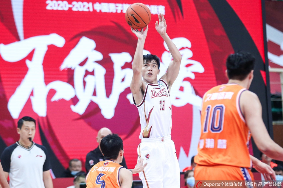 CBA第8轮：浙江102-84上海