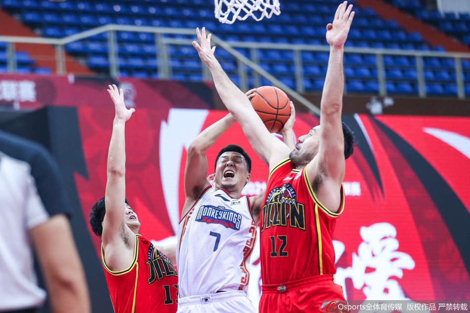 CBA联赛第10轮精彩瞬间