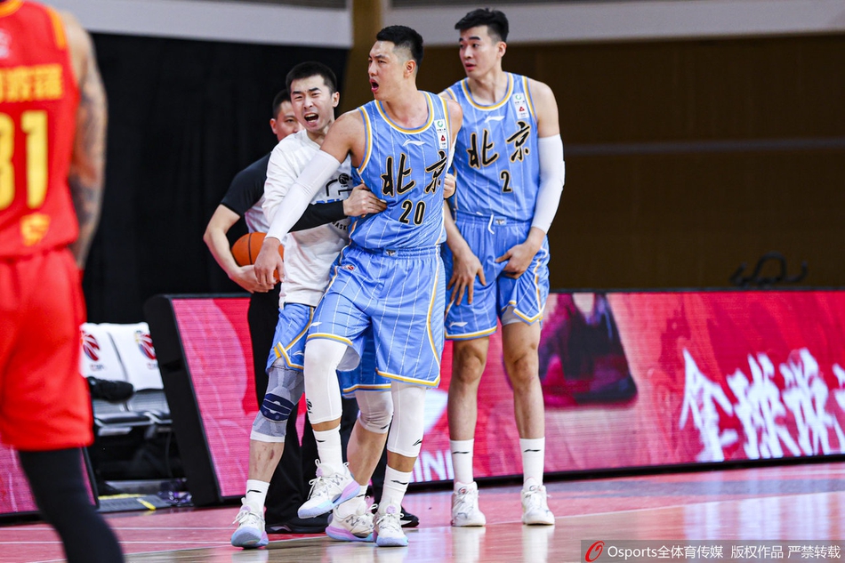 北京队抗议判罚
