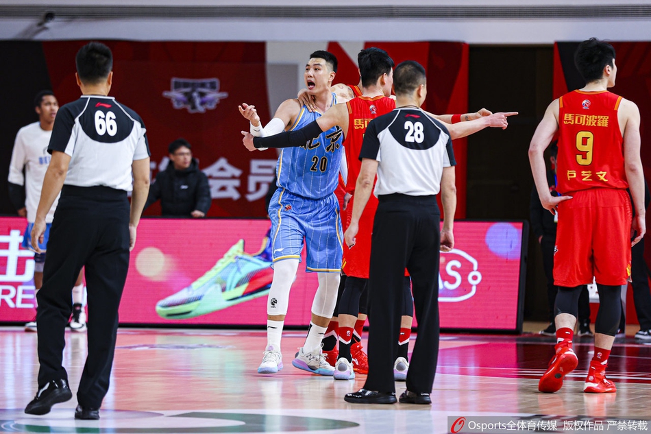 北京队抗议判罚