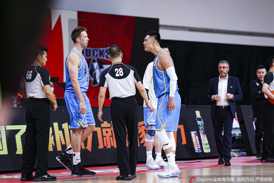 北京队抗议判罚