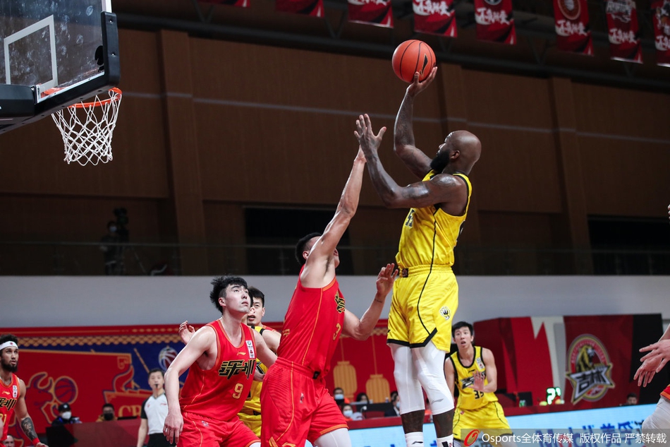 CBA第38轮精彩赛场瞬间