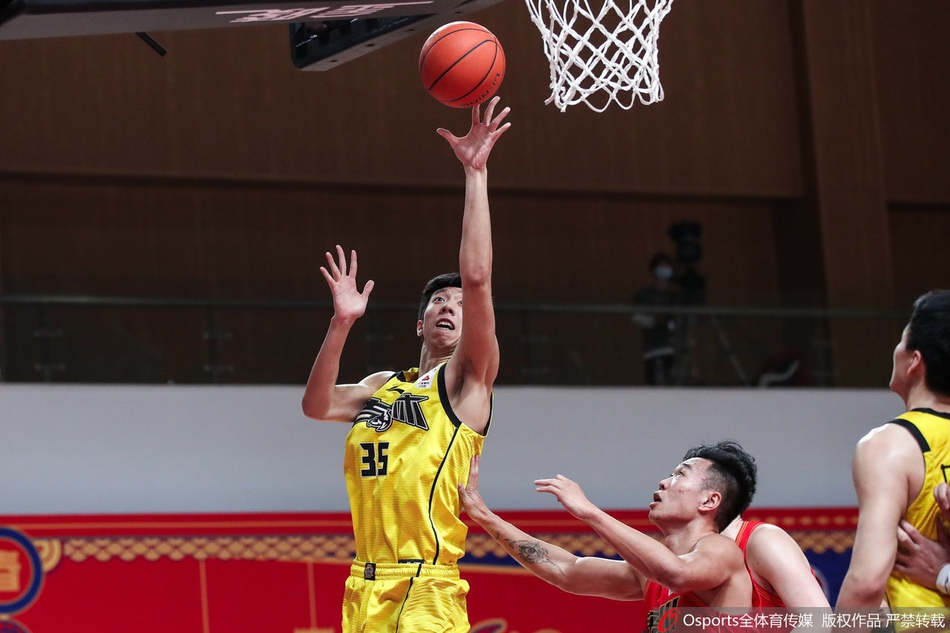 CBA第38轮精彩赛场瞬间