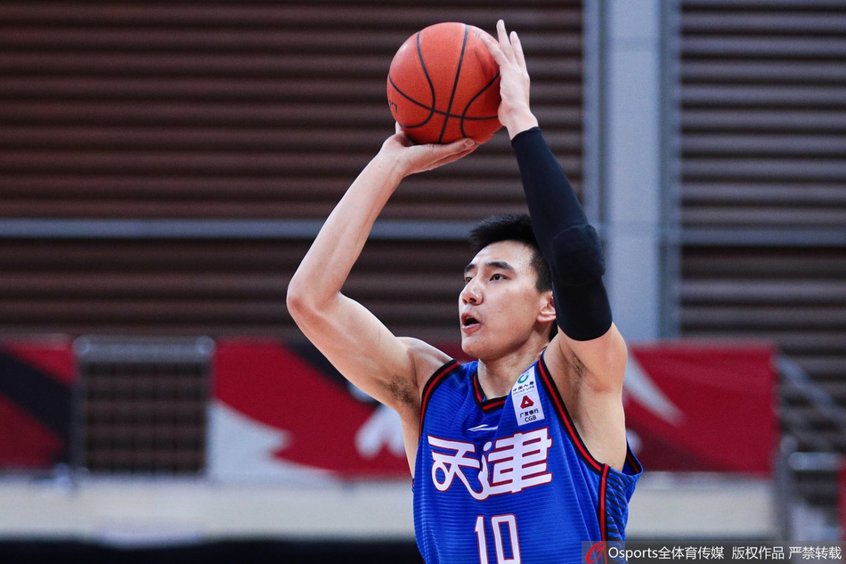 CBA第38轮精彩赛场瞬间