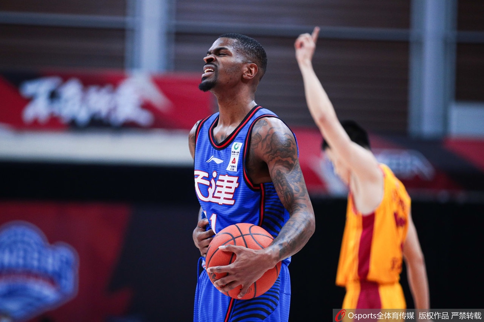 CBA第38轮精彩赛场瞬间