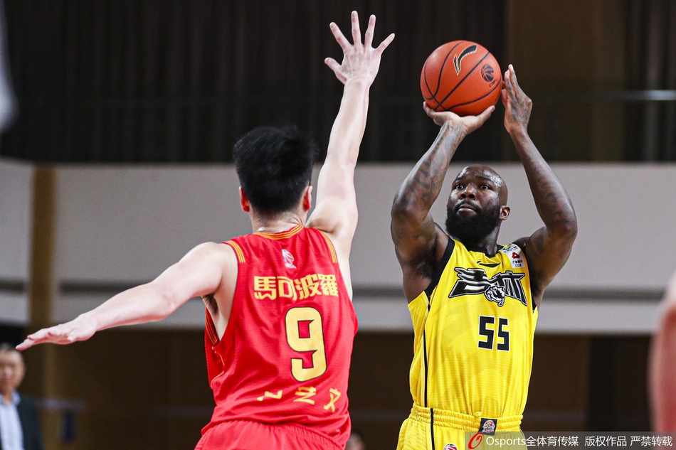CBA第38轮精彩赛场瞬间