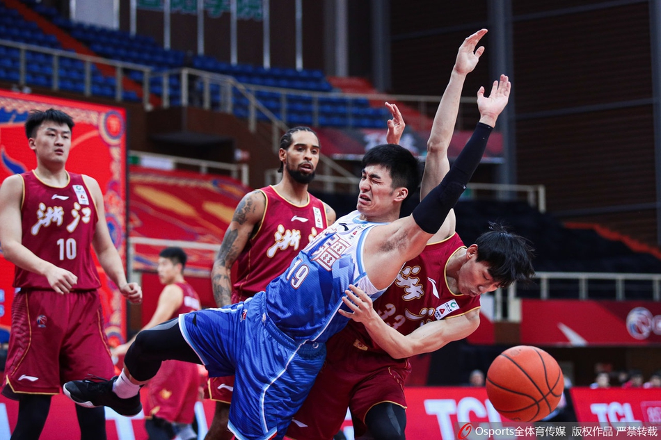 CBA第39轮：新疆99-93浙江