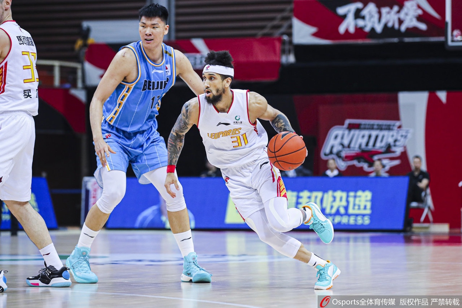 季后赛12进8：北京108-97深圳