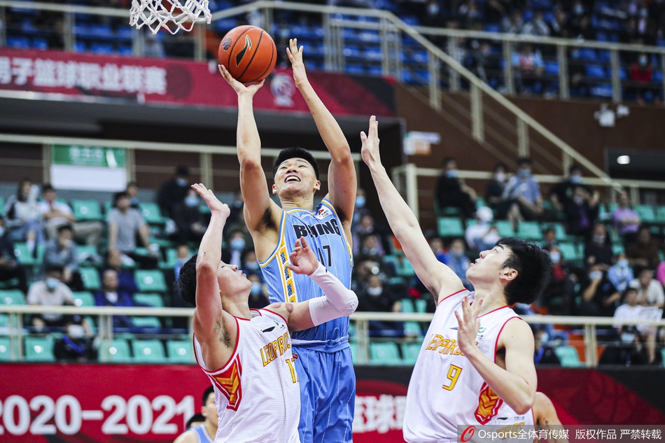 季后赛12进8：北京108-97深圳