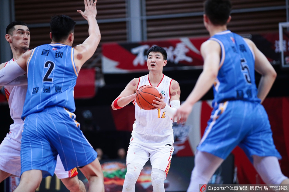 季后赛12进8：北京108-97深圳