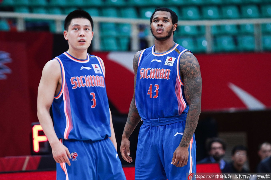 季后赛12进8：青岛93-91四川