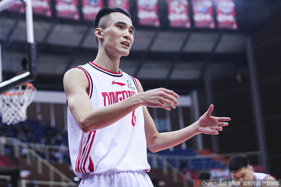 季后赛12进8：青岛93-91四川