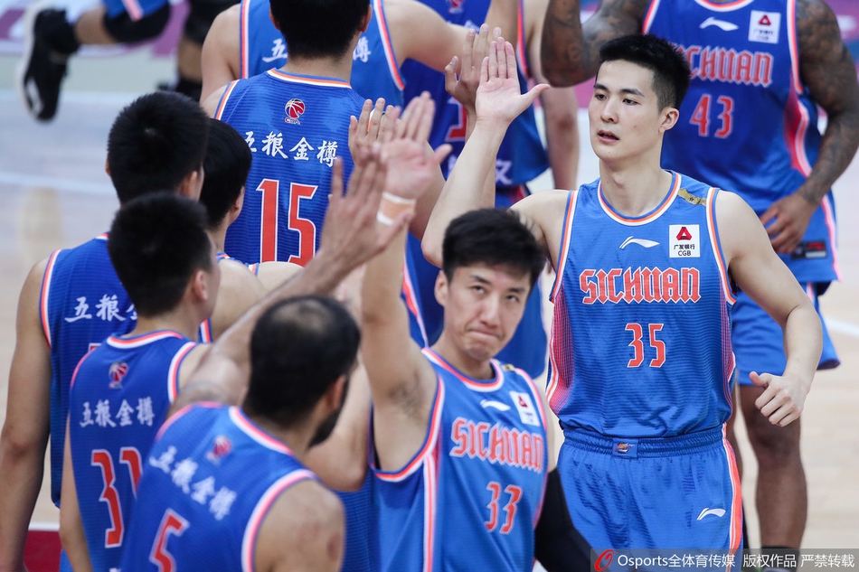 季后赛12进8：青岛93-91四川