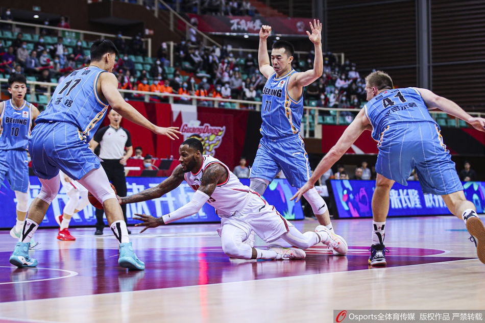 季后赛1/4决赛：广东104-103北京