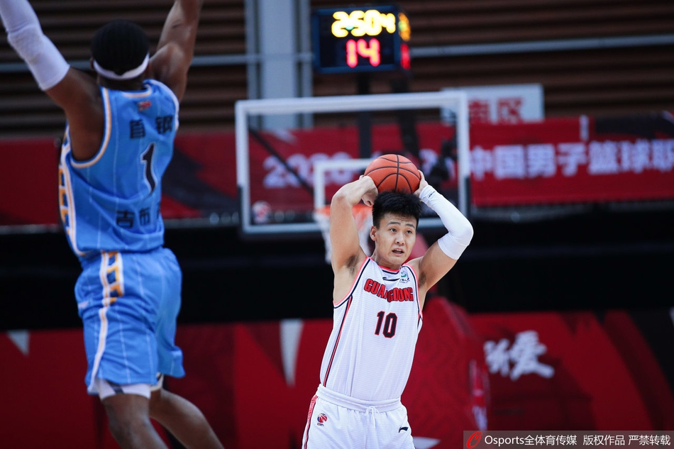 季后赛1/4决赛：广东104-103北京