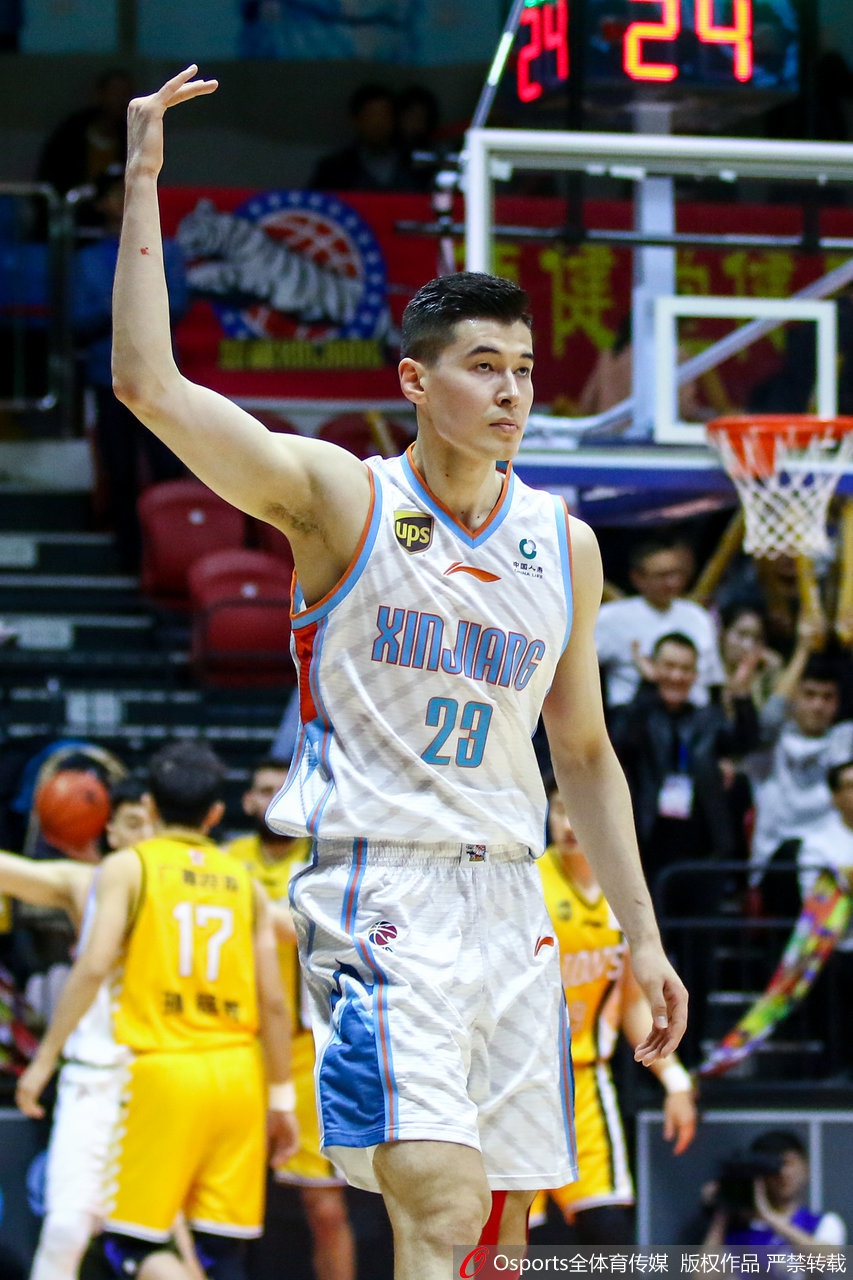 CBA1/4决赛：新疆134-100广厦