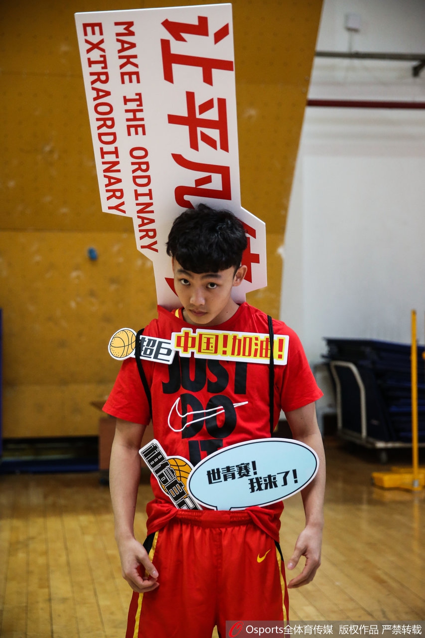 国青男篮官方写真拍摄花絮